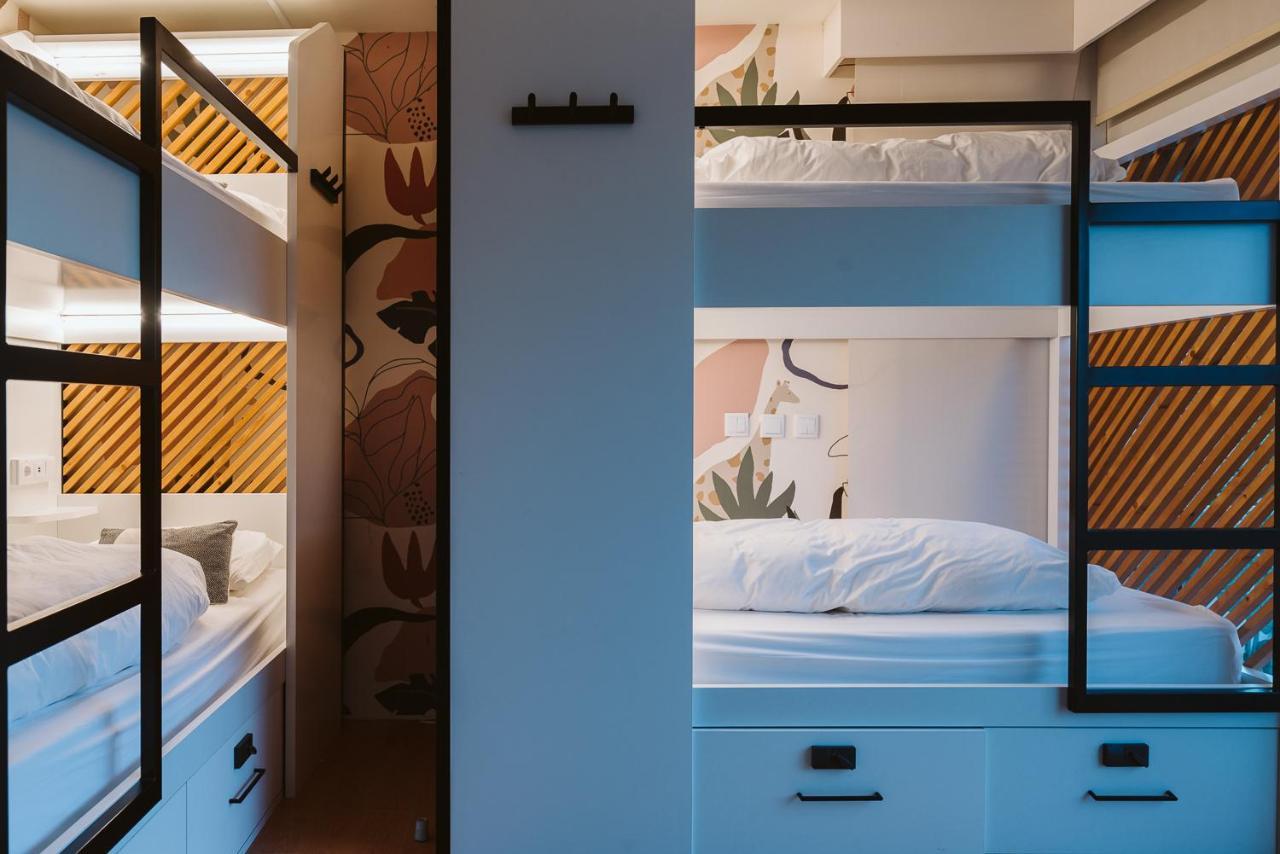 Bed op een Vrouwenslaapzaal met 8 Bedden